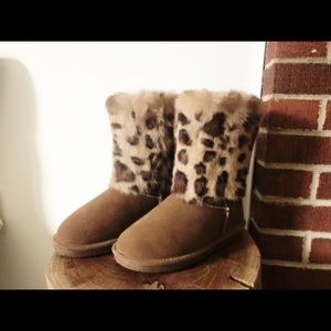 Bearpaw Leopard Fur Boots 
Super cute